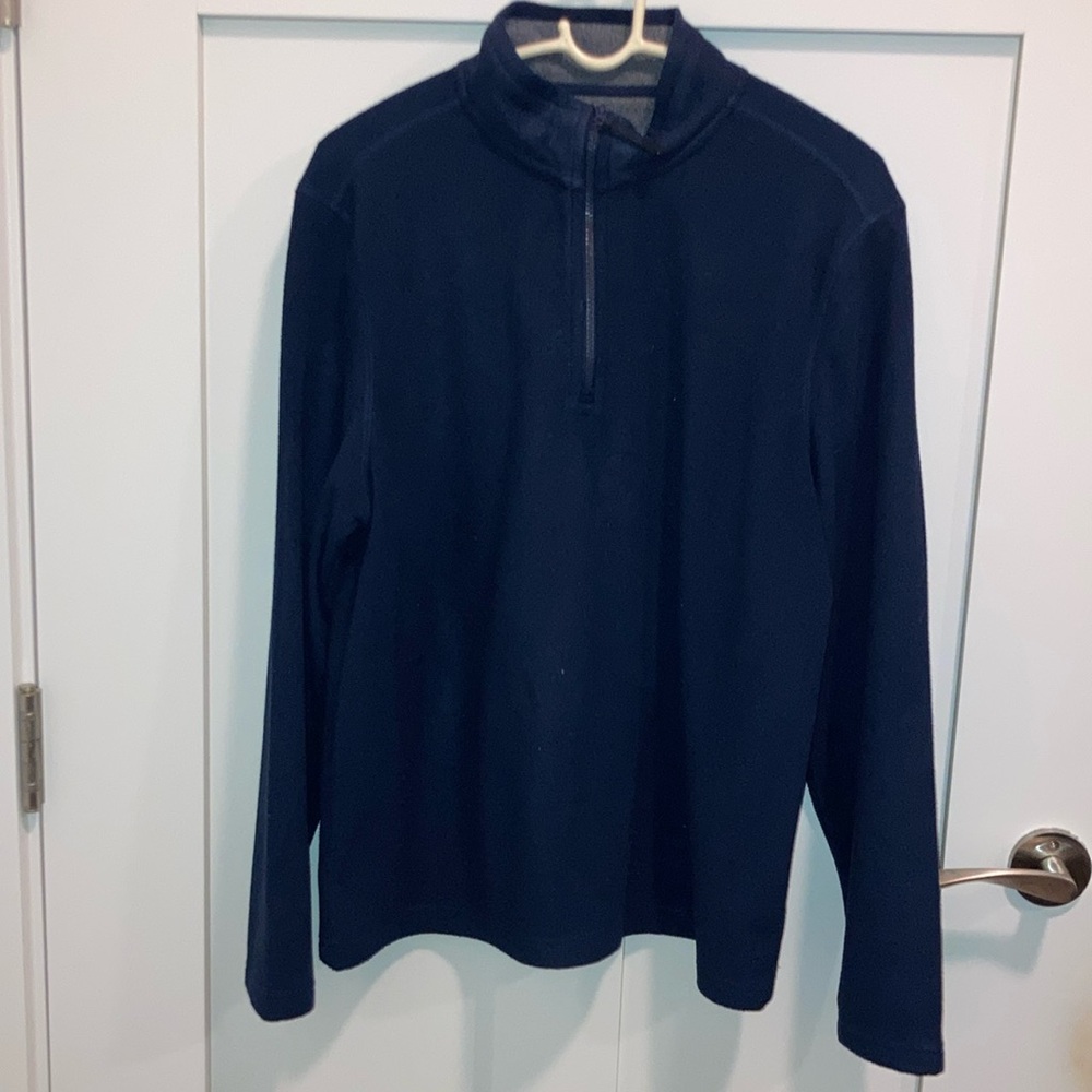Men’s blue 1/4 zip front center top. Bass.